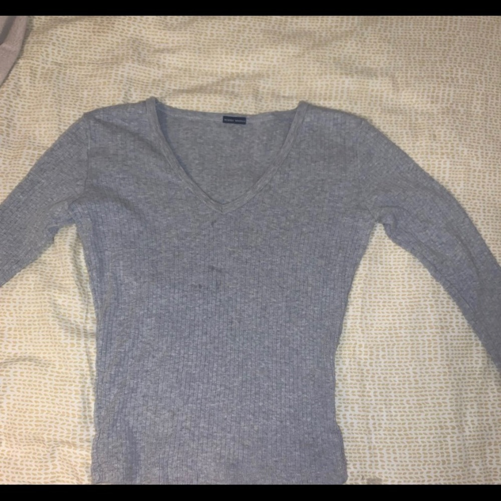 super cute v- neck long sleeve top